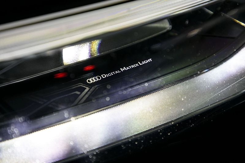 Audi e-tron 55 300kW Sline BlackEd Pano TZ - fotka 10 z 44