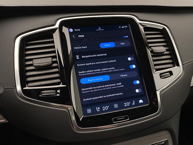 Volvo XC90 T8 AWD RECHARGE PLUS DARK CZ - fotka 54 z 73