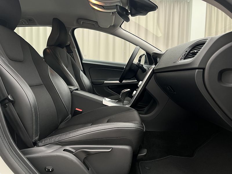 Volvo V60 CC D4 KINETIC AUT CZ - fotka 15 z 35