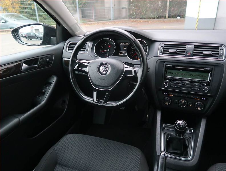 Volkswagen Jetta (2015) 1.2 TSI, Park. senzory - fotka 7 z 20