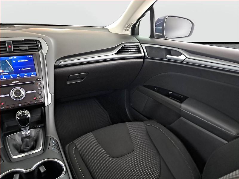 Ford Mondeo (2021) 2.0 EcoBlue, Navi, Tempomat - fotka 8 z 21