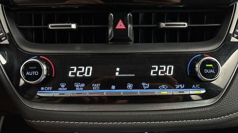 Toyota Corolla 1.8 Hybrid AUT Comfort Touring - fotka 13 z 27