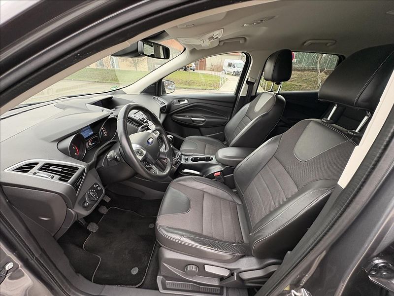 Ford Kuga 2,0 TDCi 120kW 4x4,Individual - fotka 3 z 41