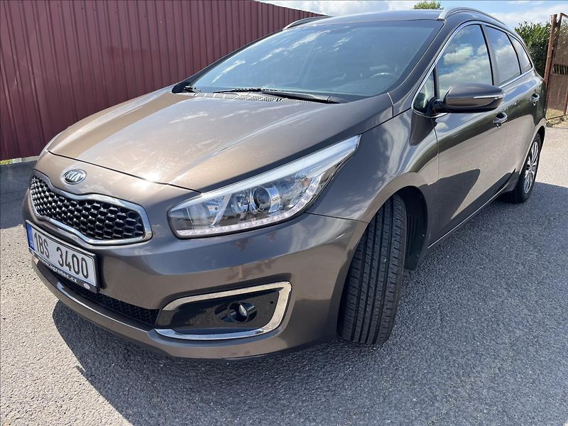 Kia Ceed 1,6 CRDi ČR KLIMA KAMERA NAVI - fotka 41 z 45