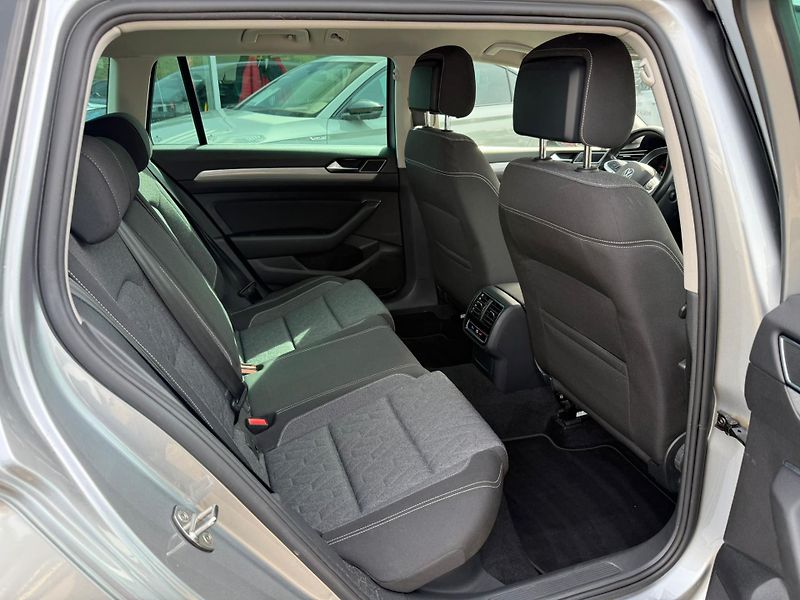 Volkswagen Passat 2.0 TDI 110 kW DSG Variant - fotka 22 z 25