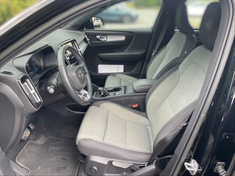 Volvo XC40 2,0 B4 Core AT - fotka 7 z 11