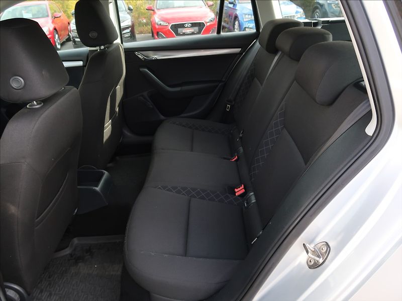Škoda Octavia 1,6 TDi,85kW,NovéČR,klima - fotka 16 z 21