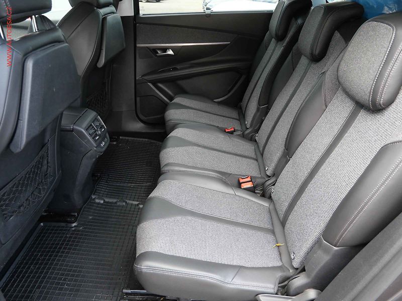 Peugeot 5008 (2018) 2.0HDi, AT, LED, kamera - fotka 11 z 28
