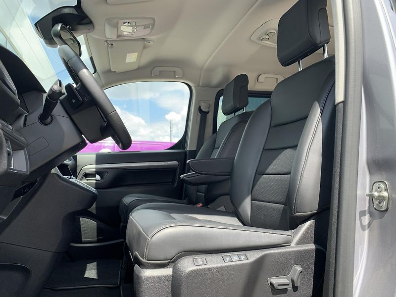 Toyota ProAce Verso L2 VIP WEBASTO 2.0 D-4D AT8 - fotka 17 z 32