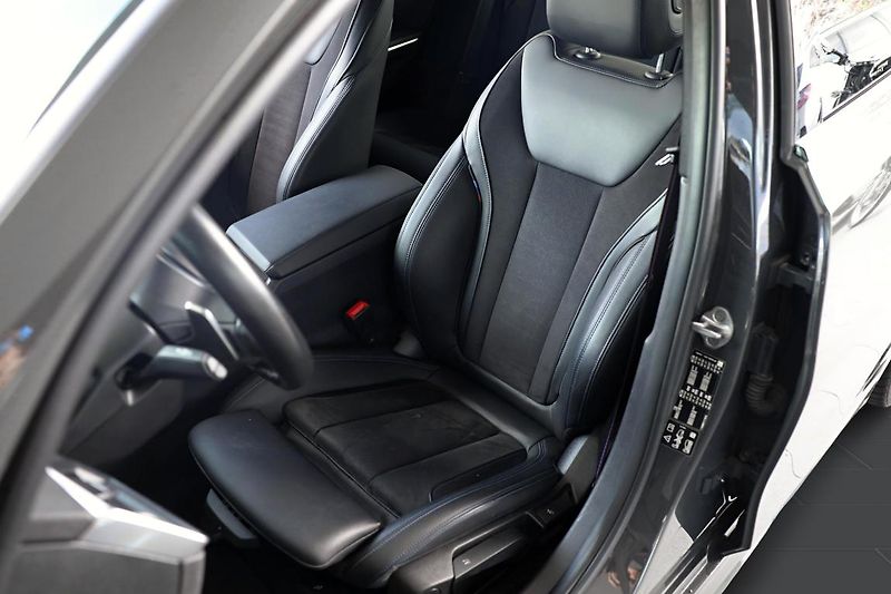 BMW Řada 3 330d xDrive Sedan - fotka 11 z 17