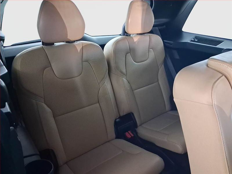 Volvo XC90 (2020) D5 AWD - fotka 25 z 27