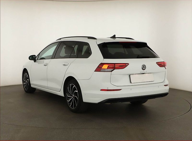 Volkswagen Golf (2022) Life 1.5 TSI - fotka 4 z 15