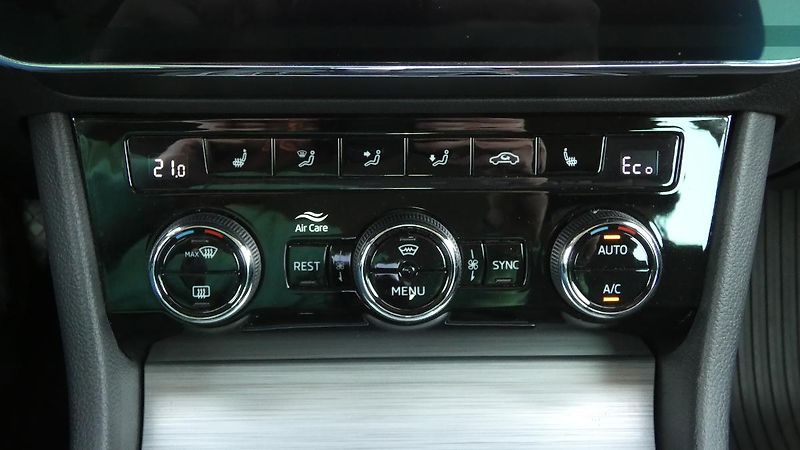 Škoda Superb 1.4 TSI iV Ambition DSG - fotka 17 z 23