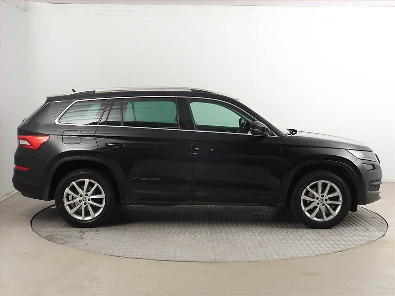 Škoda Kodiaq (2018) 1.5 TSI, Automat, 7 míst, Kůže - fotka 6 z 21