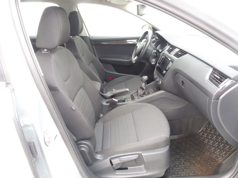 Škoda Octavia (2015) Combi Style Elegance 1,4 TSI C - fotka 9 z 27
