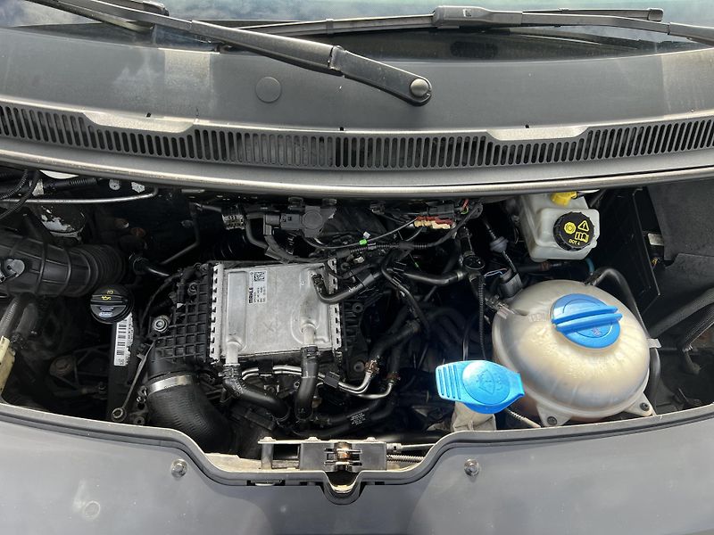Volkswagen Multivan 2.0TDi 110kw 7MÍST TAŽNÉ ALU - fotka 32 z 38