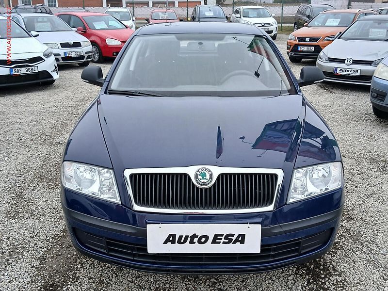 Škoda Octavia (2011) 1.6i, 2.maj,ČR - fotka 2 z 15