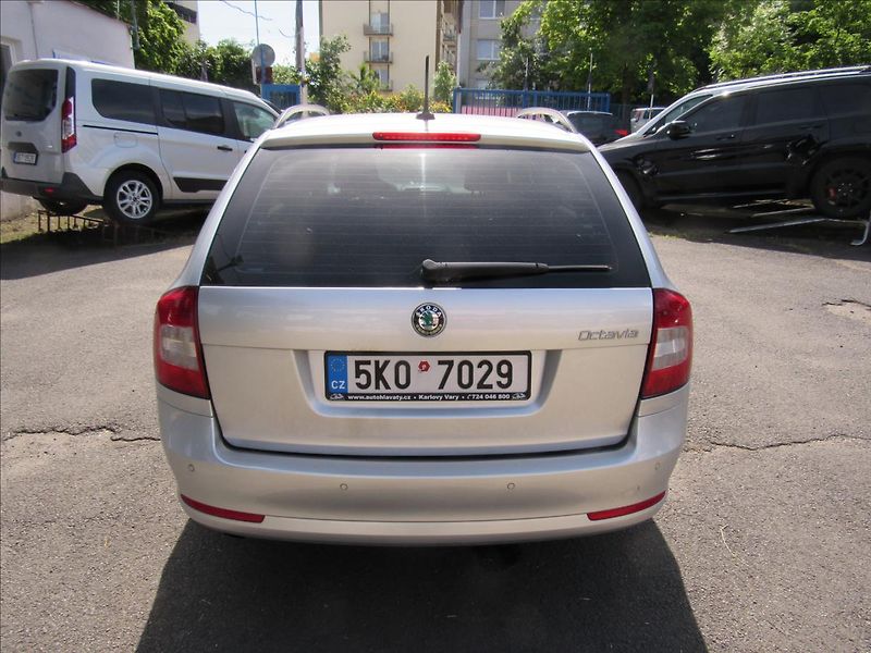Škoda Octavia 1,6 TDi 77kW Combi - fotka 5 z 27