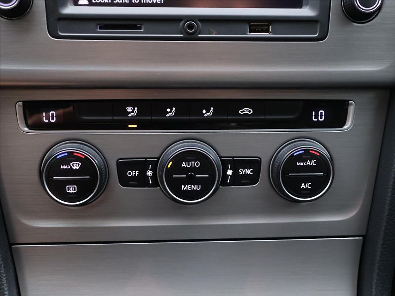 Volkswagen Golf 1,4 TSI 90kW Comfortline CZ - fotka 19 z 29