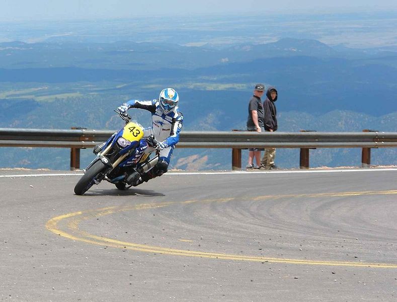 Některé motoristické podniky patří k nejoblíbenějším sportovním akcím, ale zároveň jsou často těmi nejnáročnějšími a možná i nejšílenějšími. Snímek je ze závodu Baja 1000.