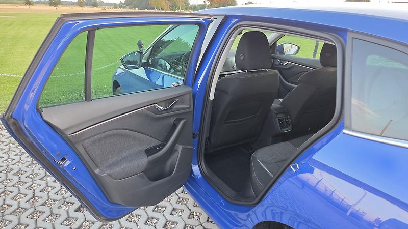 Škoda Scala (2023) 1.0 TSI 81 kW Style AT CZ DPH - fotka 13 z 26