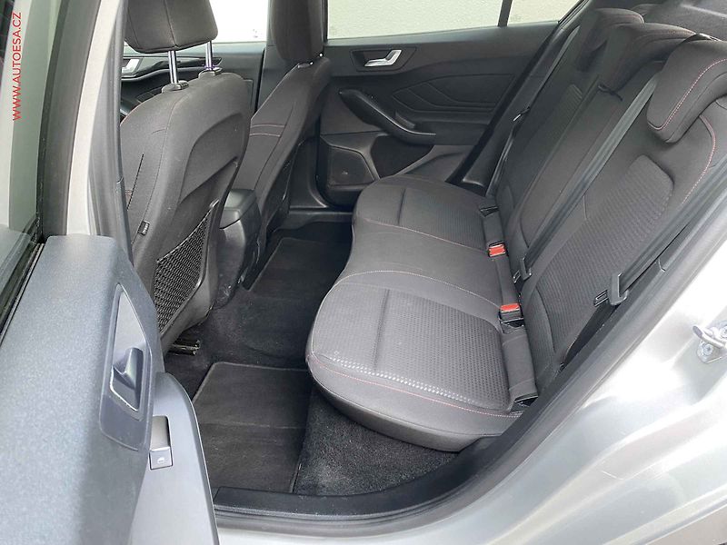 Ford Focus (2021) 1.0 EB, ST-Line, LED, navi - fotka 10 z 19