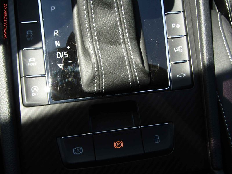 Škoda Superb (2022) 2.0 TDi 4x4, ČR, SportLine - fotka 17 z 27