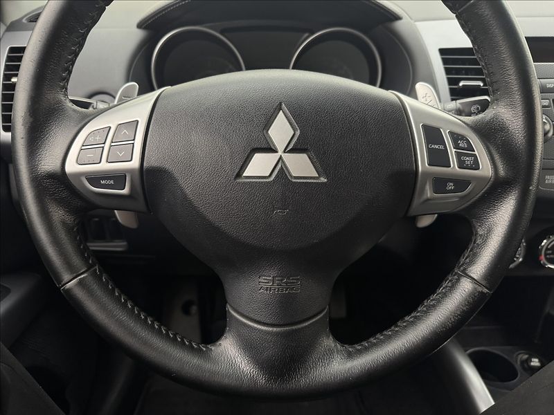 Mitsubishi Outlander 2,2 4WD AUTOMAT VÝHŘEV KAMERA - fotka 8 z 34