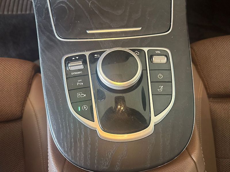 Mercedes-Benz Třídy E 300d - fotka 16 z 21