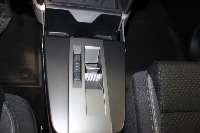 Opel Frontera (2025) GS XL Electric, baterie 54 kWh - fotka 16 z 18