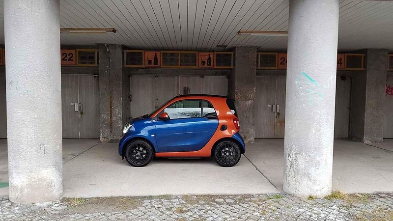 S elektrickým Smartem můžete za stovku zaparkovat i v centru Prahy. Jinde je ale tahle výhoda k ničemu.