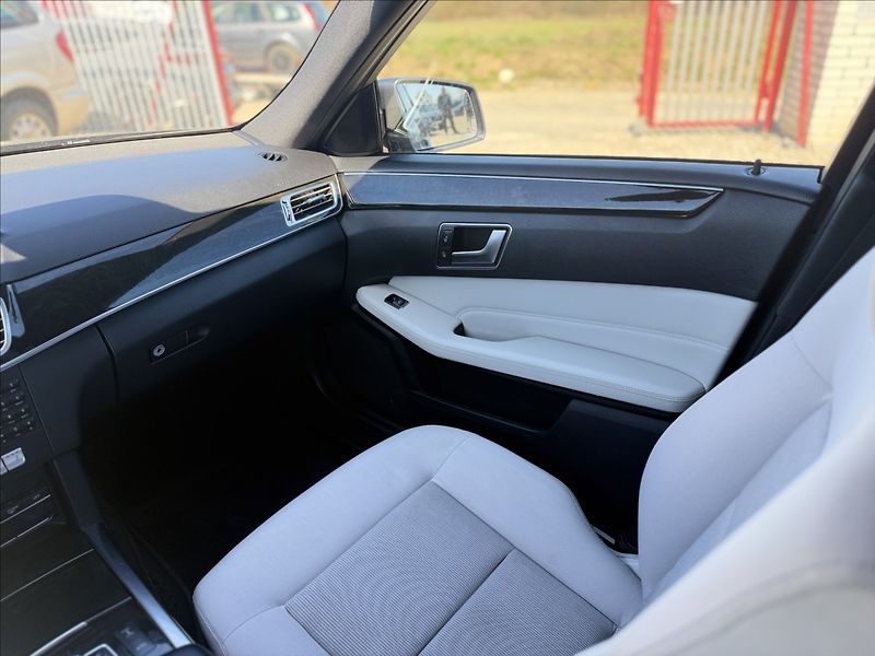 Mercedes-Benz Třídy E 250CDI 4-MATIC NOVÉ V ČR - fotka 26 z 35