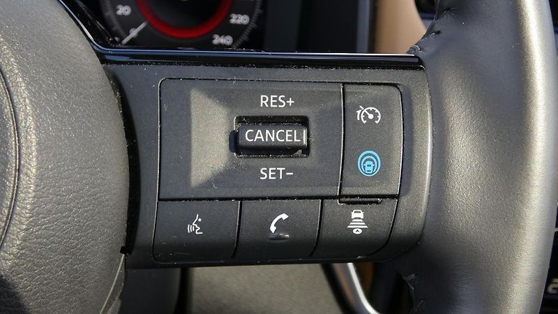 Nissan X-Trail e-POWER e-FORCE 4WD - 213 k TE - fotka 12 z 26