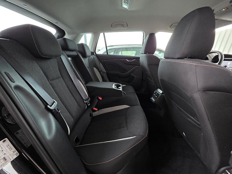 Škoda Kamiq DSG 1,0 TSi 85 kW TopSelection - fotka 23 z 25