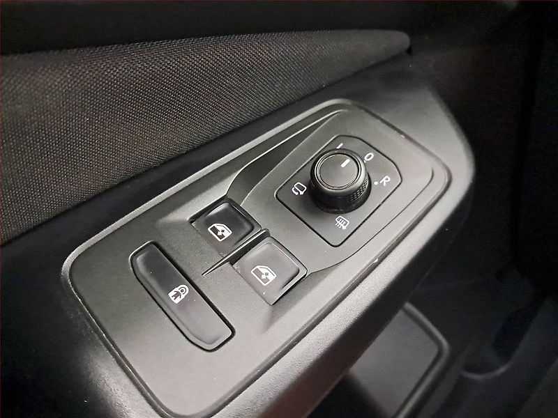 Volkswagen Caddy (2022) Life 2.0 TDI, 5Míst, ČR - fotka 16 z 20