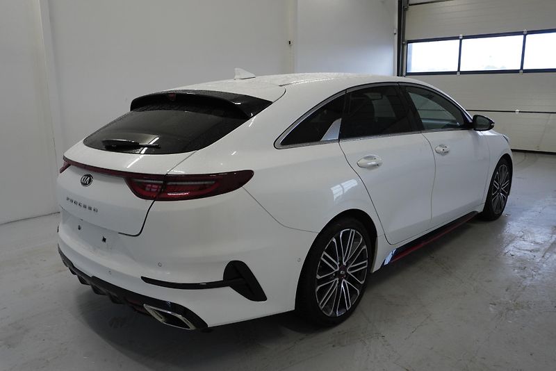 Kia ProCeed 1.6 T-GDI 150kW GT-LINE AUT - fotka 6 z 31