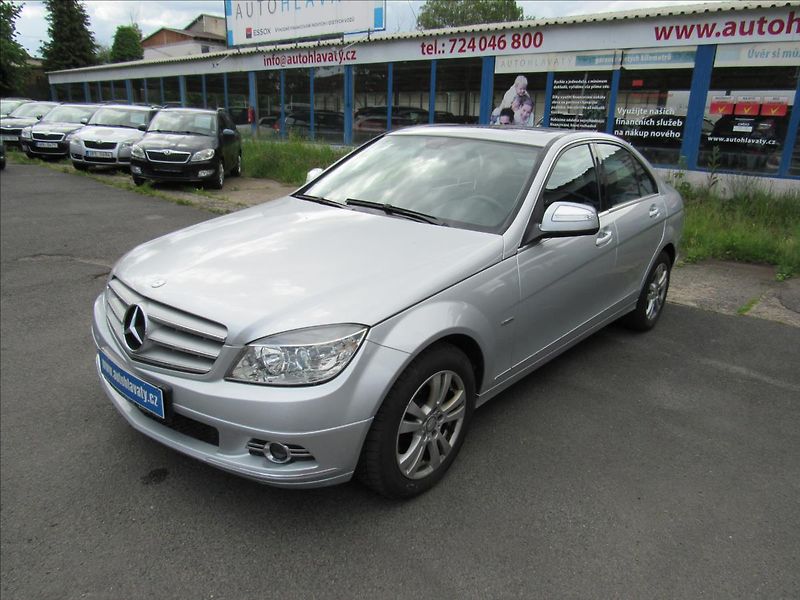 Mercedes-Benz Třídy C 2,5 i C 230 V6 150kW Automat - fotka 1 z 33