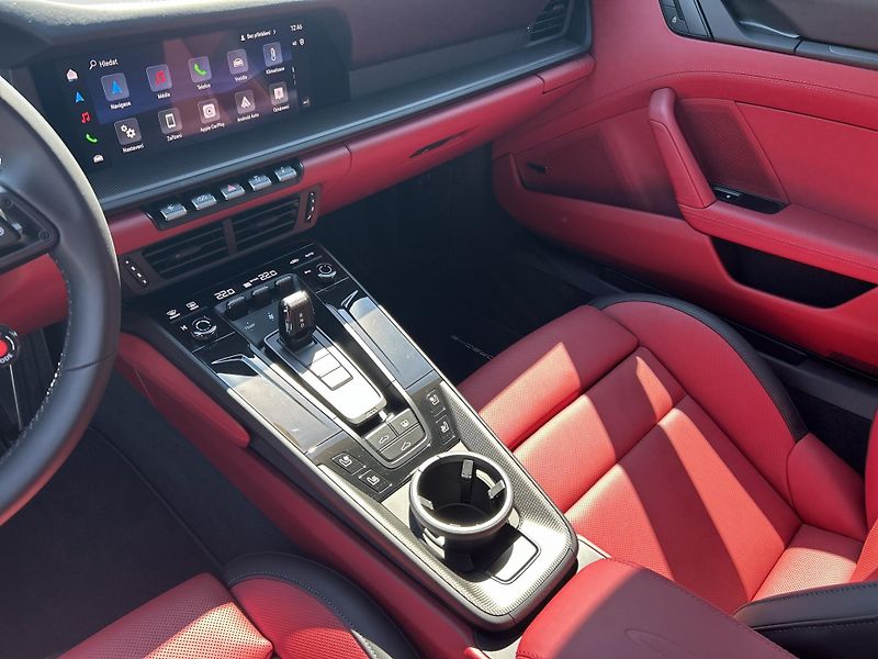 Porsche 911 (2026) Carrera 4S - fotka 19 z 30