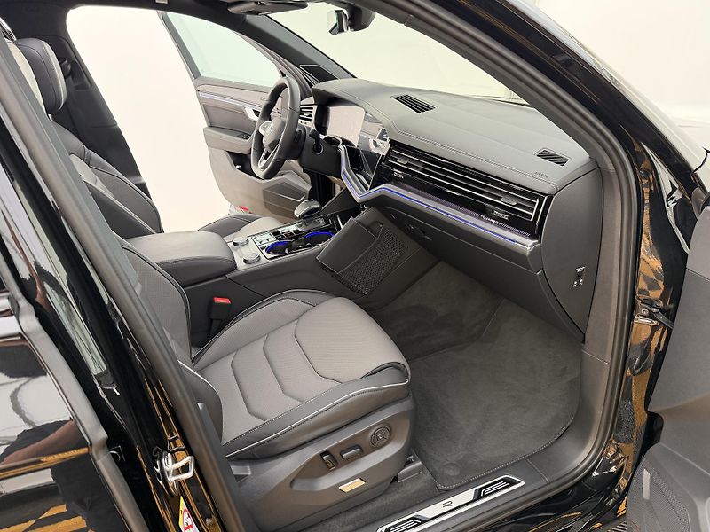 Volkswagen Touareg 3.0Tdi*210kw*1-MAJ*DPH*R-Line* - fotka 21 z 49