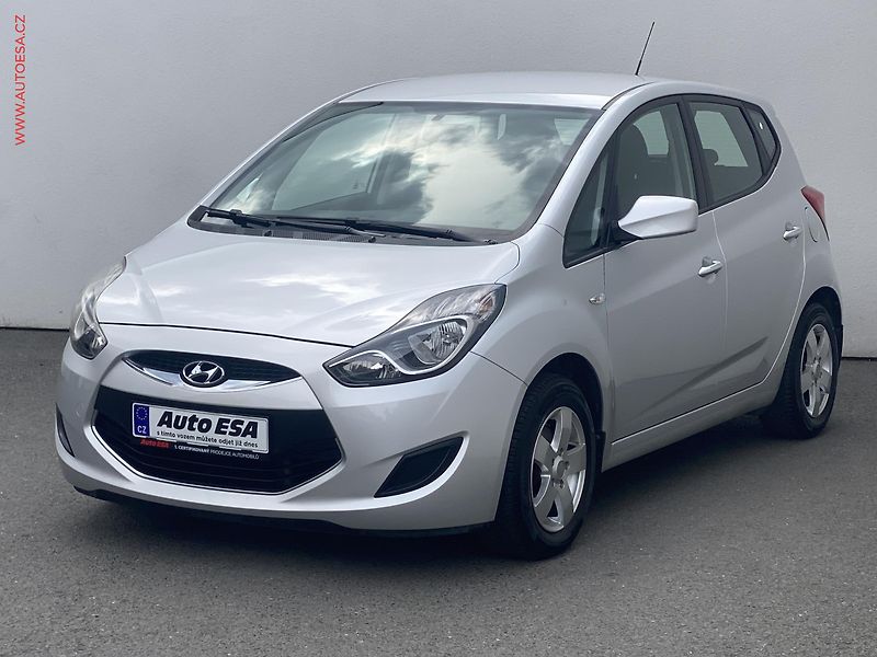 Hyundai ix20 (2013) 1.6 CRDi, AC, park. čidla - fotka 3 z 16