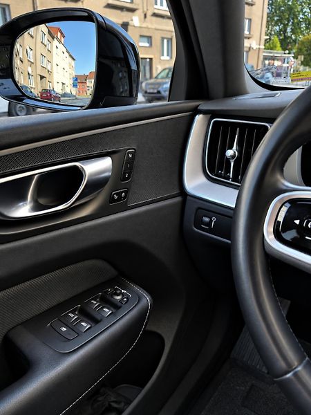 Volvo XC60 (2021) Mild-hybrid 220kW - fotka 13 z 30