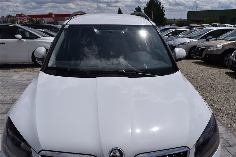 Škoda Yeti 1,2 TSI 77KW NÍZKÉ KM NOVÁ STK - fotka 3 z 46