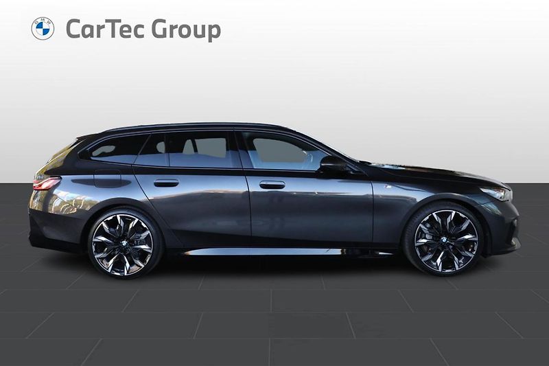 BMW Řada 5 540d xDrive Touring - fotka 7 z 24