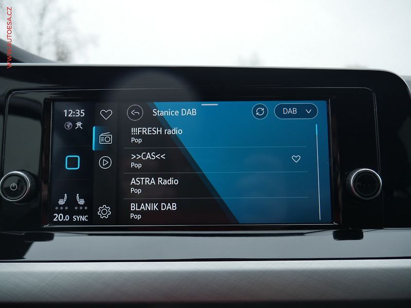 Volkswagen Golf (2021) 1.5TSi, ČR, Life, LED, park - fotka 15 z 22