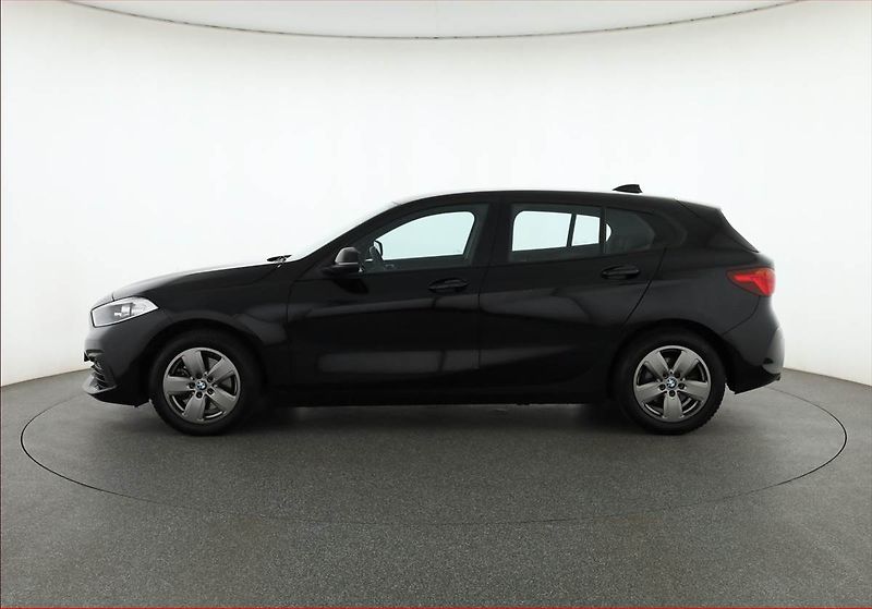 BMW Řada 1 (2020) Advantage 118i, Automat - fotka 3 z 17
