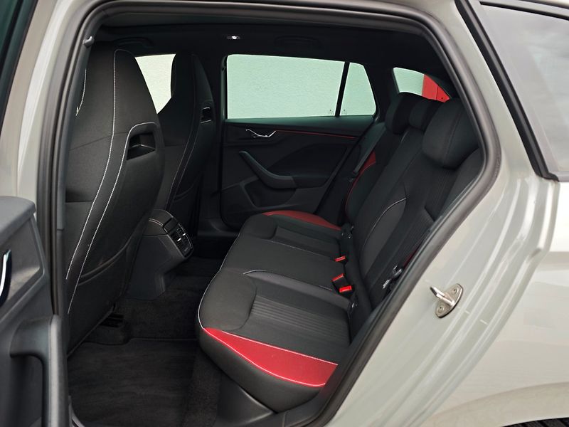 Škoda Scala (2021) 1.5 TSi Monte Carlo 110kW DPH - fotka 13 z 49