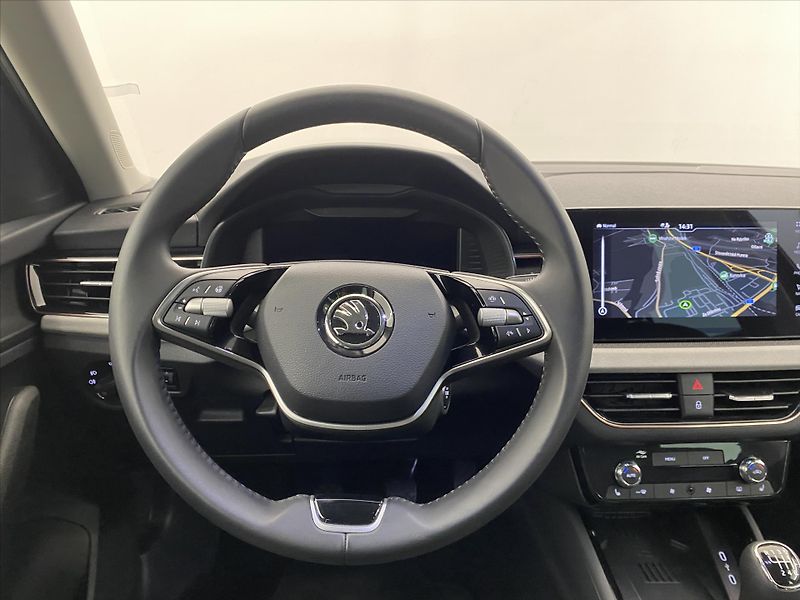 Škoda Scala 1,0 TSI 85kW Top Selection - fotka 10 z 30