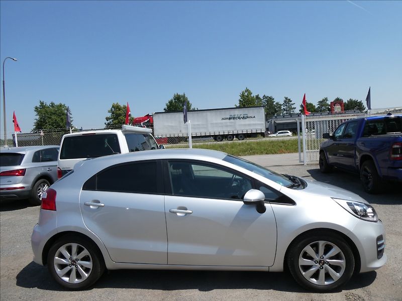 Kia Rio 1,2 i 62kW serviska, NAVI - fotka 12 z 44