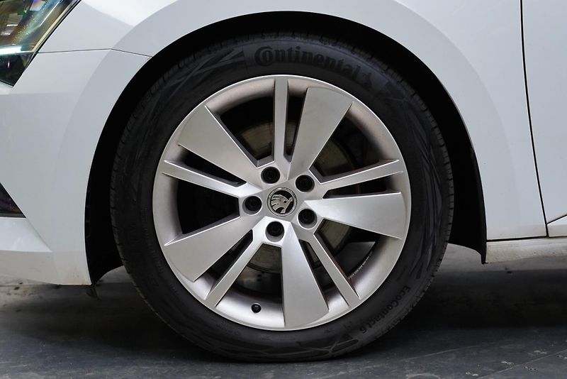 Škoda Superb - fotka 10 z 26