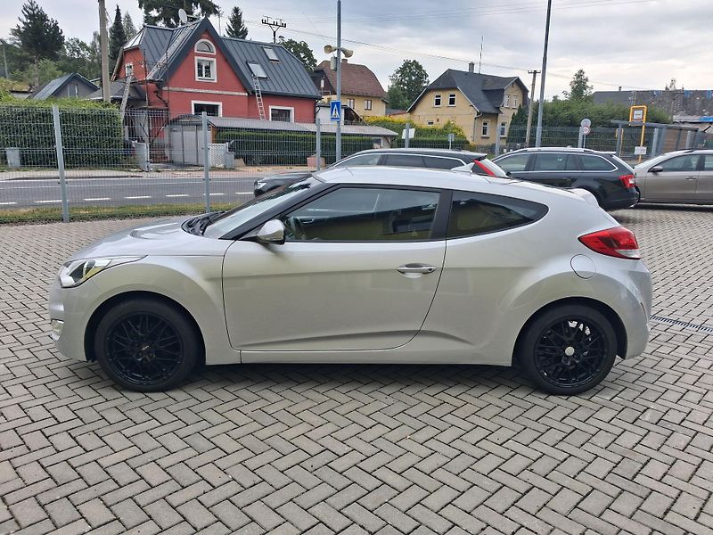 Hyundai Veloster (2011) 1,6GDi SERVISKA GARANCE 2xKOLA - fotka 4 z 43